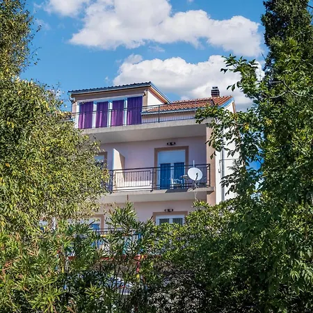 2 Bedroom Awesome In Novi Vinodolski